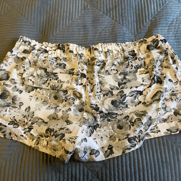 Guess shorts - Picture 3 of 4